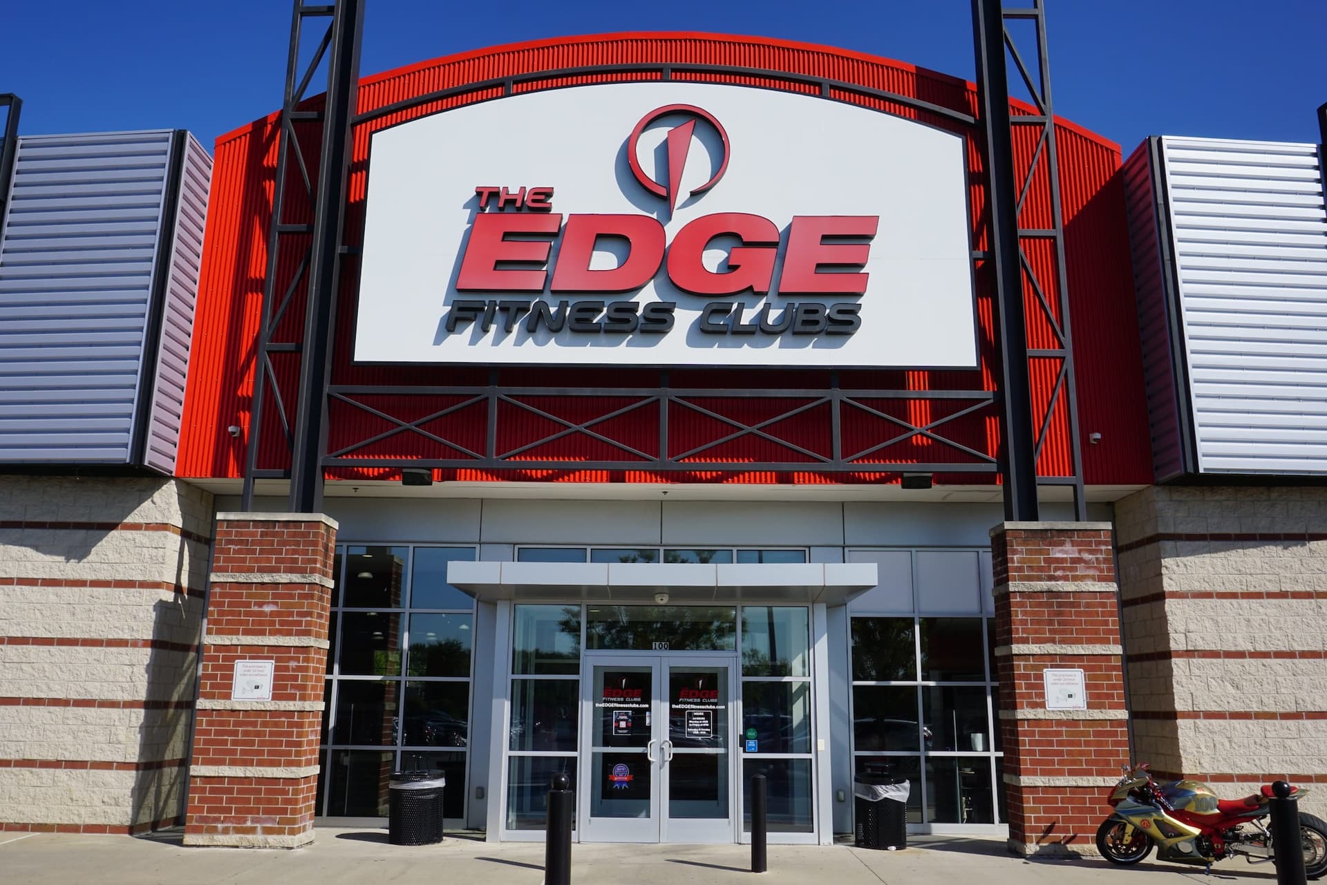 Commercial entrance with code-compliant tempered storefront door glass