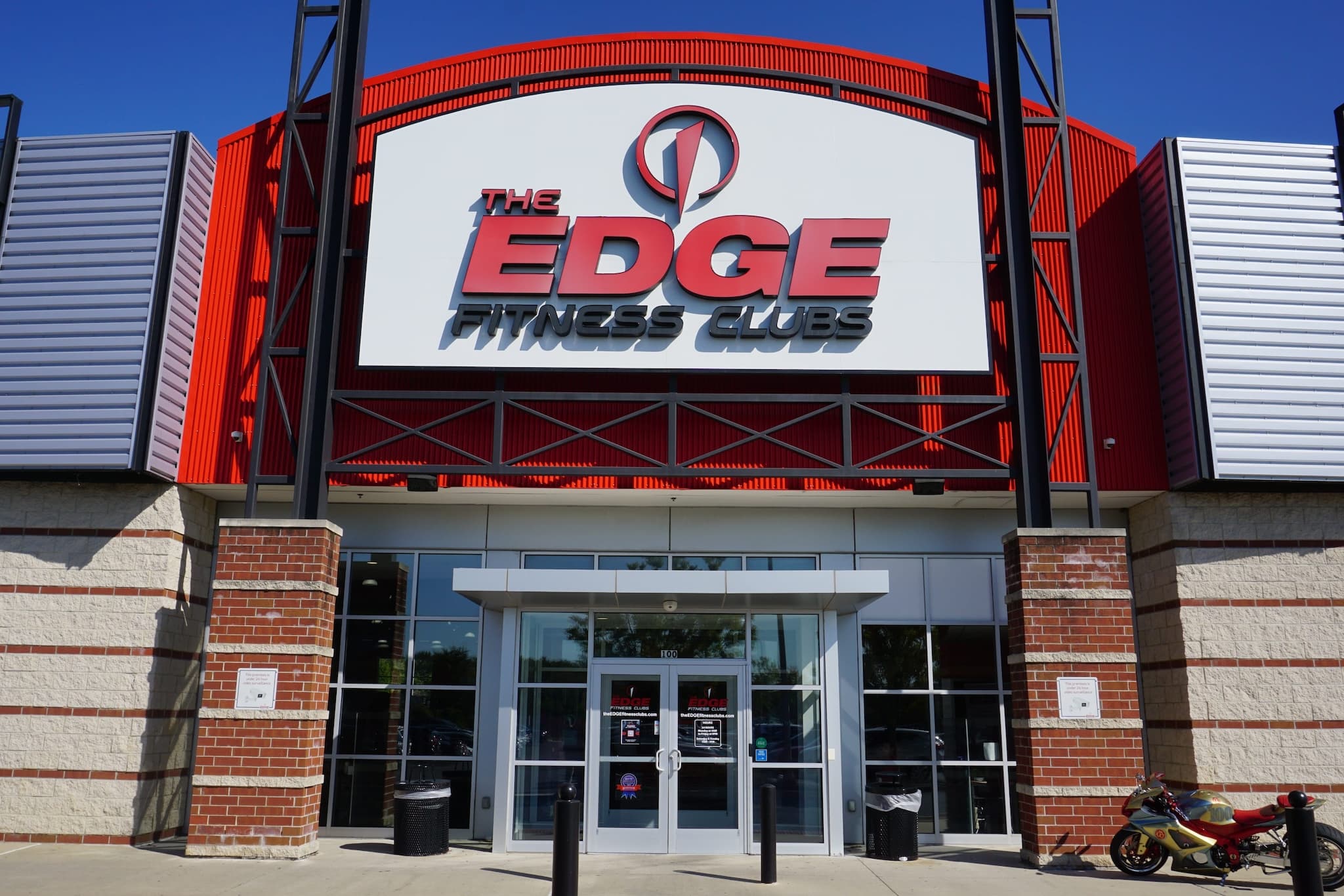 Commercial entrance with code-compliant tempered storefront door glass